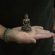Mali Sjedeći Buda - Medicija