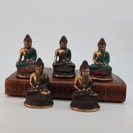 Mali Sjedeći Buda - Medicija