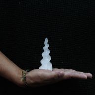 Spiralni Toranj od Selenita - Rog Jednoroga - 10 cm