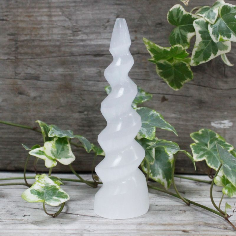 Spiralni Toranj od Selenita - Rog Jednoroga - 15 cm
