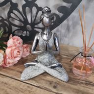 Figure Yoga Dame - Srebrna i Bijela 24cm