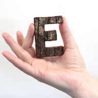 Rustikalna Slova od Kore Drveta - "E" - 7cm