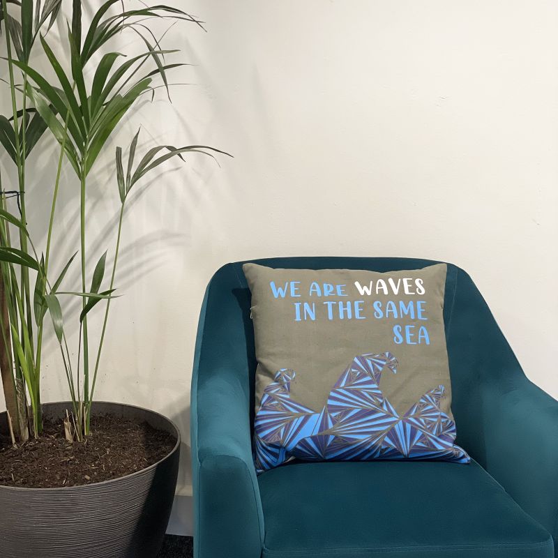 Jastučnica s Printom - We are Waves - Siva, Plava i Prirodna