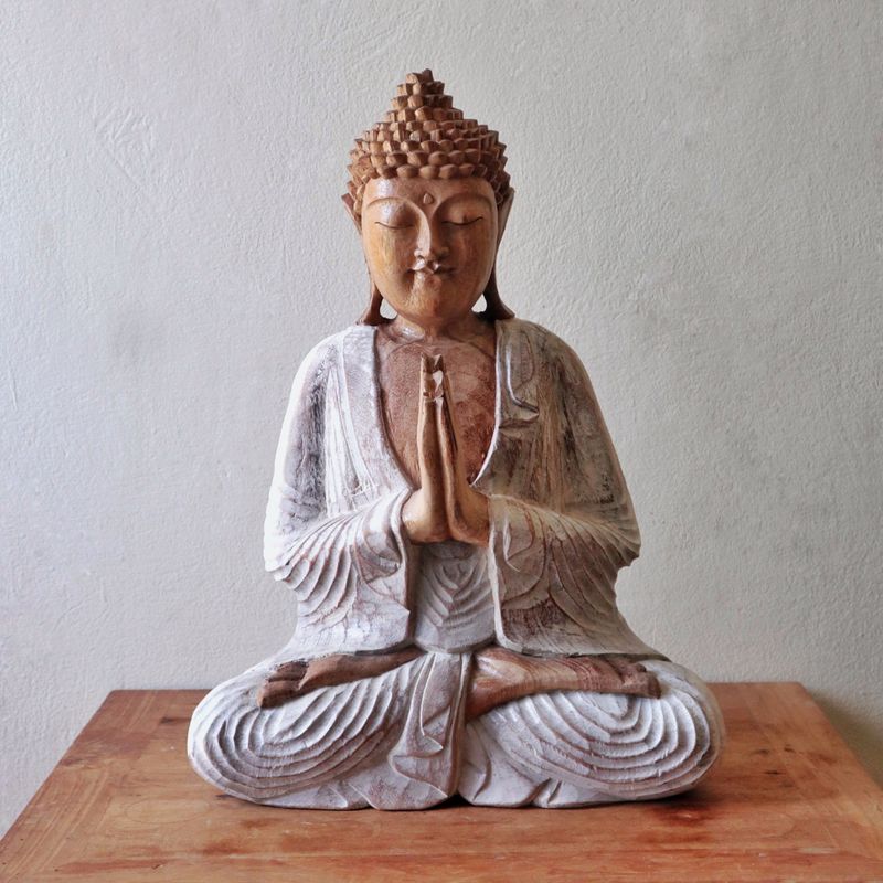 Ručno Izrezbarena Buddha Statua - Dobrodošli - Isprano Bijela 30cm