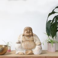 Ručno Izrezbarena Buddha Statua - Sretno Lice - Isprano Bijela 30cm
