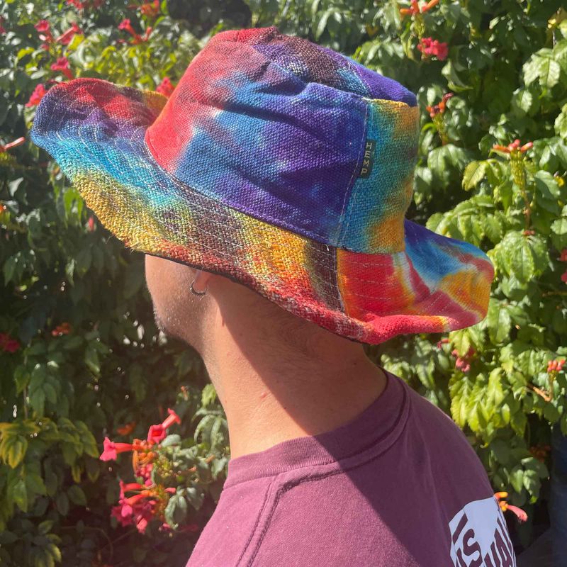 Zakrpan i Ožičen Boho Festivalni Šešir od Konoplje i Pamuka - Tie Dye