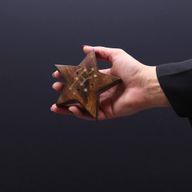 Stalak s Graviranim i Mesinganim Horoskopskim Znakom - Zvijezda