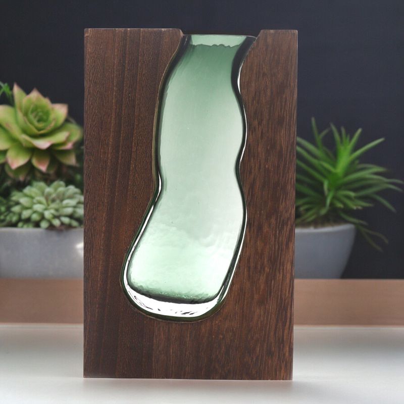Staklena Vaza/Terarij unutar Tamnog Aleurit Drva - 14.5x5x23cm