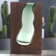 Velika Staklena Vaza/Terarij unutar Tamnog Aleurit Drva - 18x5x32cm