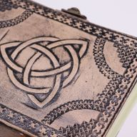 Krug Triquetra - Ezoterični Dnevnik - Smeđa - 200 stranica Prošiveni Rub - 17.5x12.5x3cm