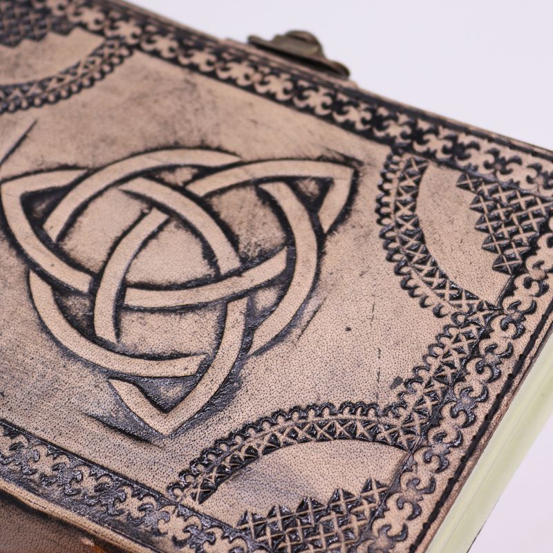 Krug Triquetra - Ezoterični Dnevnik - Smeđa - 200 stranica Prošiveni Rub - 17.5x12.5x3cm