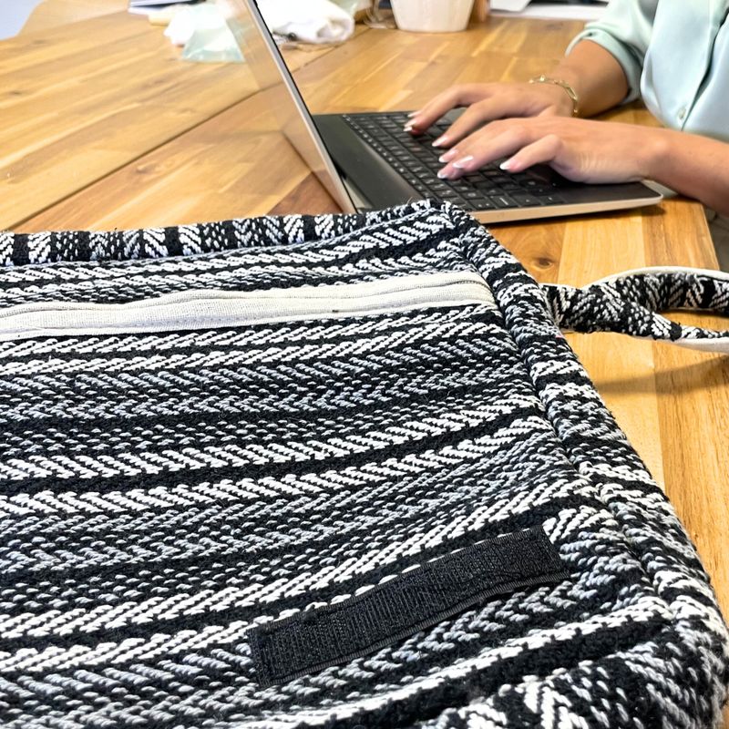 Meka Banjar Torba za Laptop - Sive Pruge