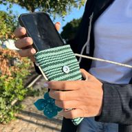 Torbica za Telefon sa Zelenim Prugama - Cvjetni Dekor