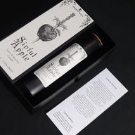 Griješna jabuka - karta ritualne čarolije pored svijeće