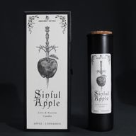 Sinful Apple ritualna svijeća i kutija darova s jabukom probijenom athame-om na crnoj pozadini