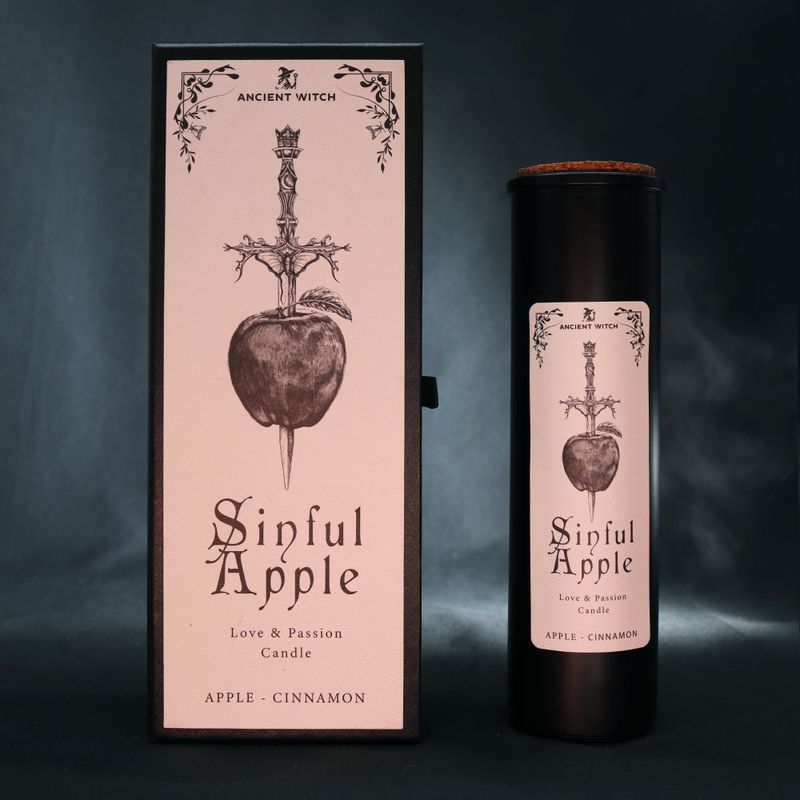 Sinful Apple ritualna svijeća prikazana uz njezinu ilustriranu ambalažu