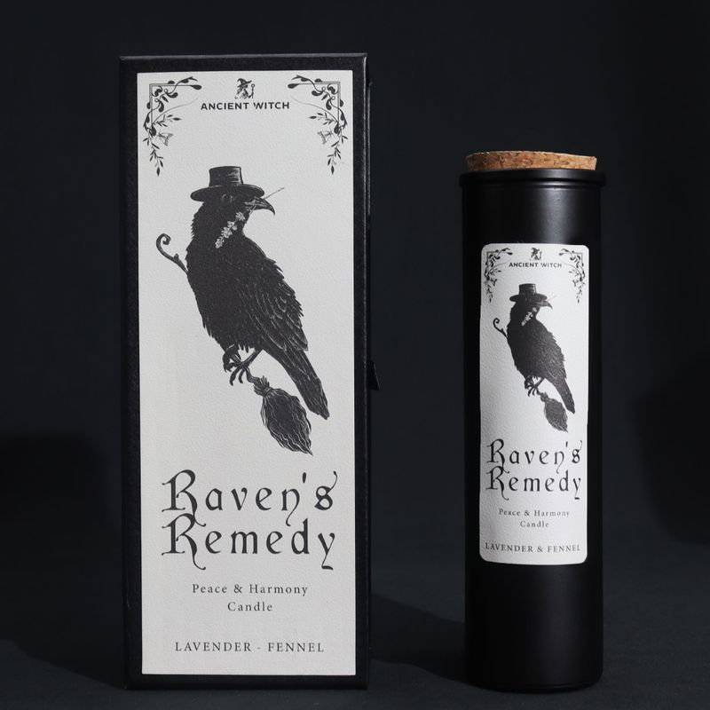 Raven's Remedy ritualna svijeća i kutija za poklone s gavranom na crnoj pozadini