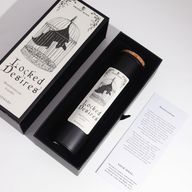 Locked Desires crna svijeća s poklopcem od pluta unutar svoje darovne kutije
