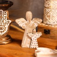 Anđeo u Anđelu od Drveta Manga - Bijela Patina - 15cm
