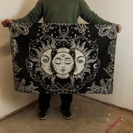 Pamučna Zidna Dekoracija (70x110cm) – Božica Sunca