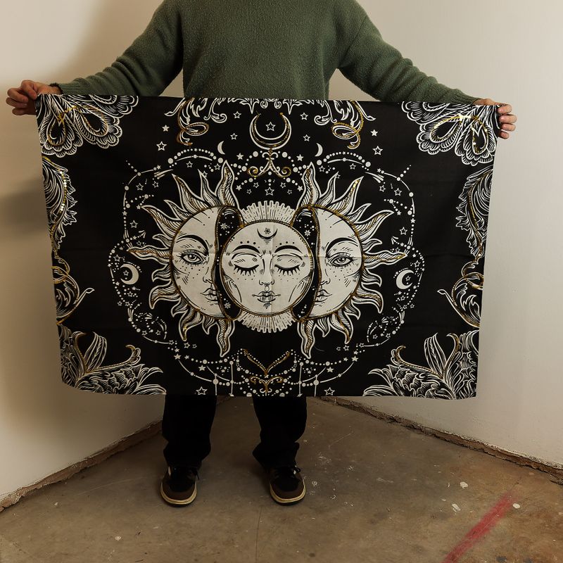 Pamučna Zidna Dekoracija (70x110cm) – Božica Sunca