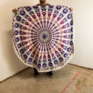 Mala Mandala Okrugla Dekoracija (130cm) – Paunove Ljubičaste