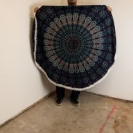 Mala Mandala Okrugla Dekoracija (130cm) – Paunove Plave