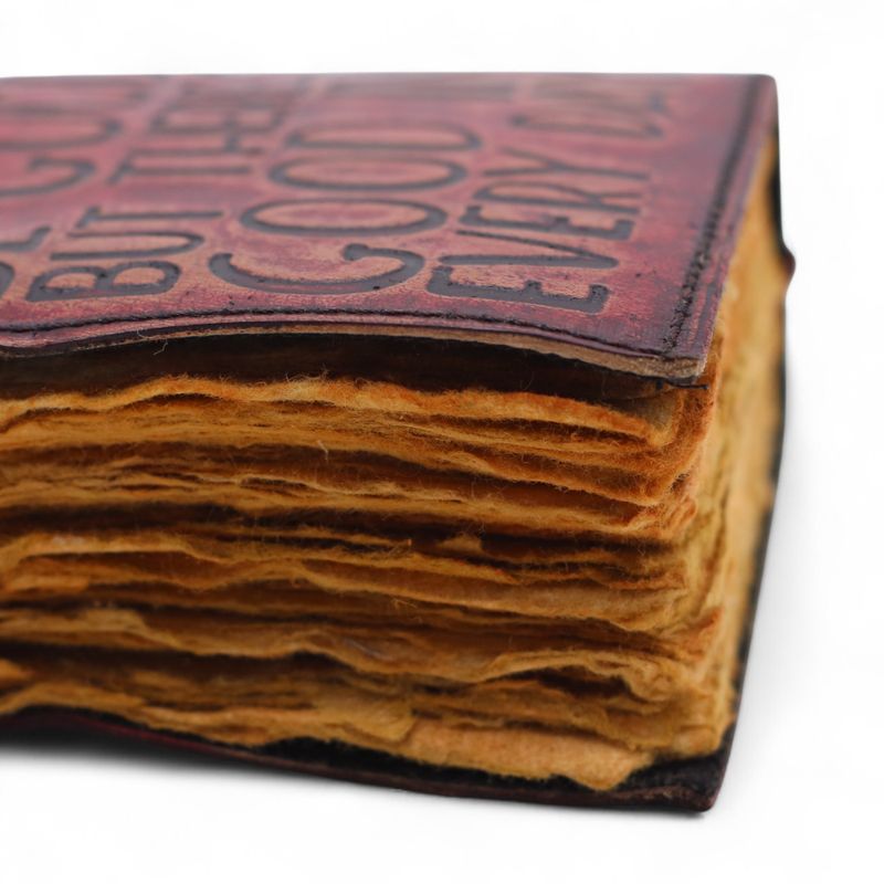 Debela Kožna Bilježnica s Grubo Rezanim Rubom (5x3,5") – Every Day May Not Be God