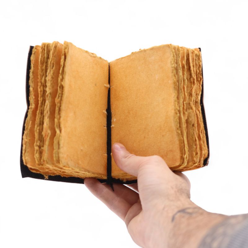 Debela Kožna Bilježnica s Grubo Rezanim Rubom (5x3,5") – The Stories I Tell Myself