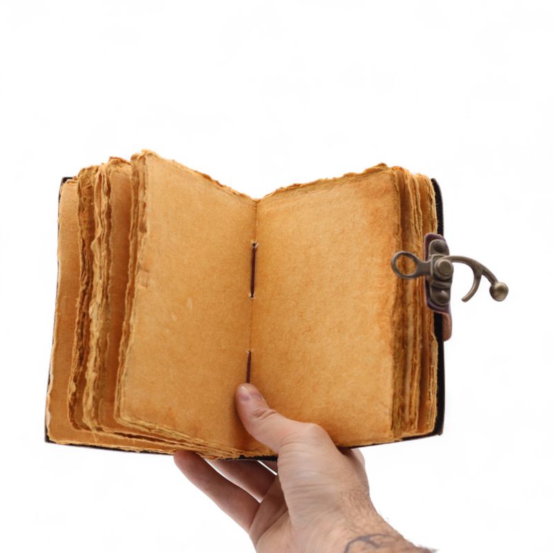 Debela Kožna Bilježnica s Grubo Rezanim Rubom (6x4") – The Book of Untold Stories