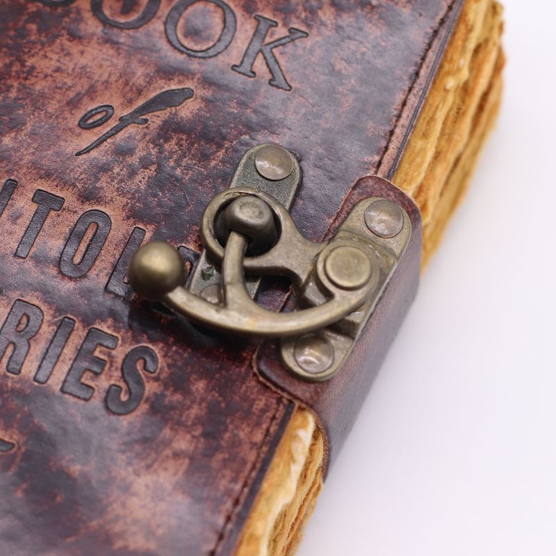 Debela Kožna Bilježnica s Grubo Rezanim Rubom (6x4") – The Book of Untold Stories