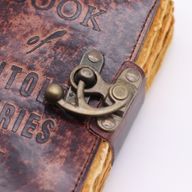 Debela Kožna Bilježnica s Grubo Rezanim Rubom (6x4") – The Book of Untold Stories