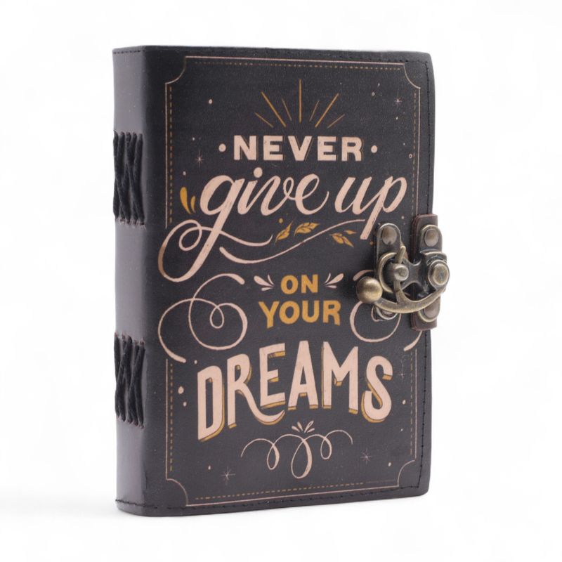 Kožna Bilježnice s Tiskom (7x5") – Never Give Up On Your Dreams – 200 stranica