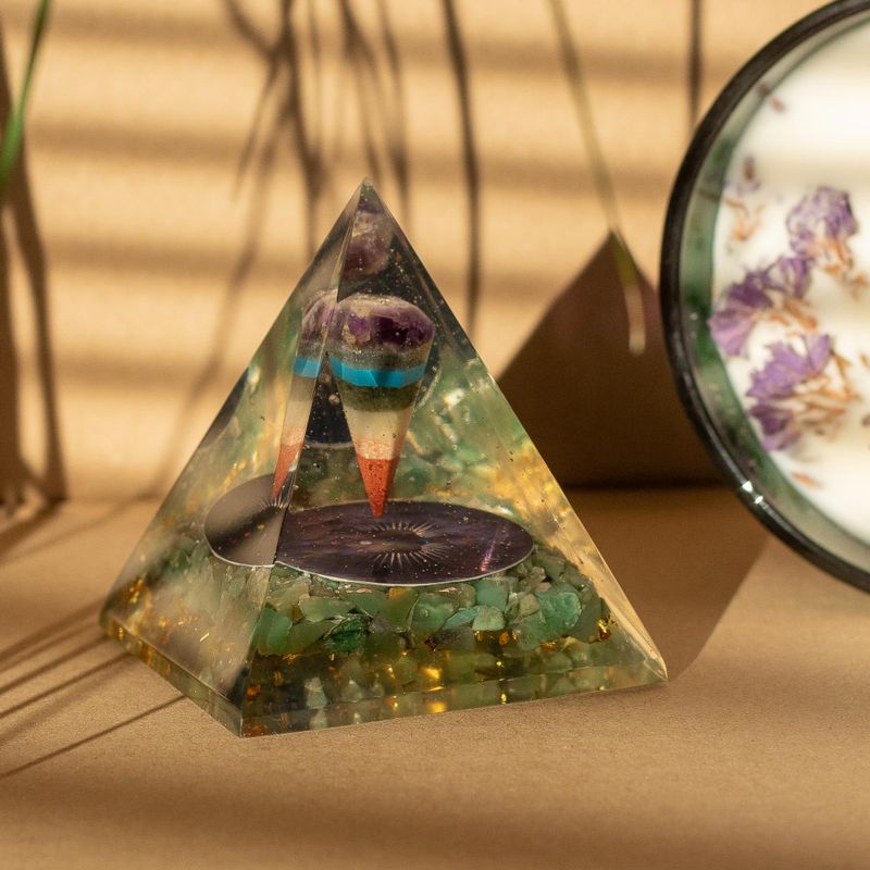 Srednja Orgonitna Piramida 7×6cm – Pendulum – Komadići Zelenog Avanturina