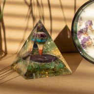Srednja Orgonitna Piramida 7×6cm – Pendulum – Komadići Zelenog Avanturina