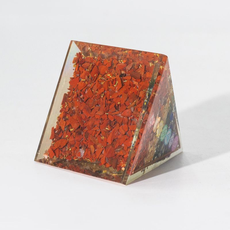 Srednja Orgonitna Piramida 7×6cm – Bakrene Šipke - Komadići Kristala 7 Čakri