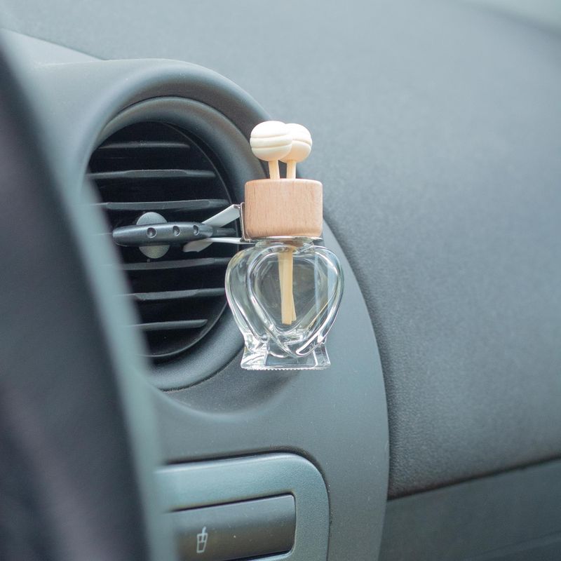 Prozirna Bočica za Difuzor Automobila s Pričvršćivanjem na Ventilaciju – 8 ml – 3 dizajna x 4