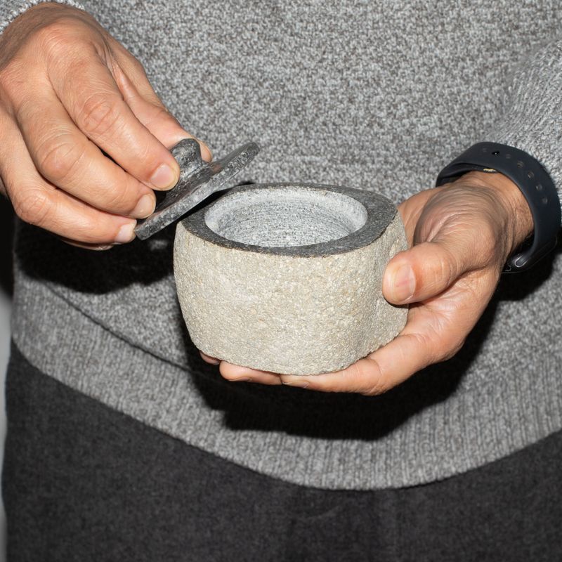 Posuda za uzemljenje od prirodnog riječnog kamena – Mala (cca 9x7 cm)