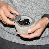 Posuda za uzemljenje od prirodnog riječnog kamena – Mala (cca 9x7 cm)