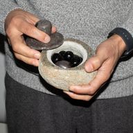 Posuda za uzemljenje od prirodnog riječnog kamena – Srednja (cca 12x8cm)
