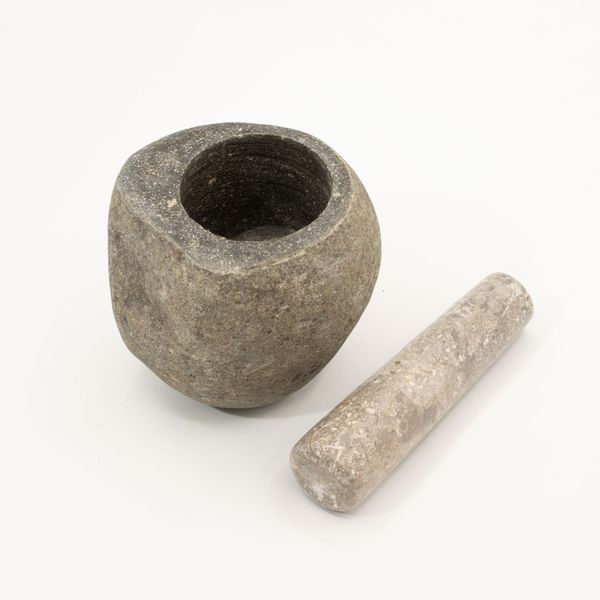 Ukrasni tučak i mužar od prirodnog riječnog kamena – Srednji (približno 12 × 8 cm)