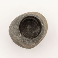 Ukrasni tučak i mužar od prirodnog riječnog kamena – Srednji (približno 12 × 8 cm)