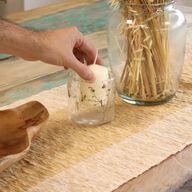 Stakleni držač za svijeće s prirodnim cvijećem – Ravni – Margarita (8x8cm)