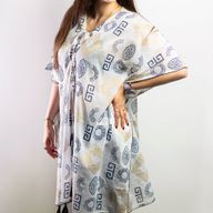 Nomad Sari On the Med Kolekcija - Kaftan - Zlatna & Plava s Grčkim Motivima - Ručno Oslikano