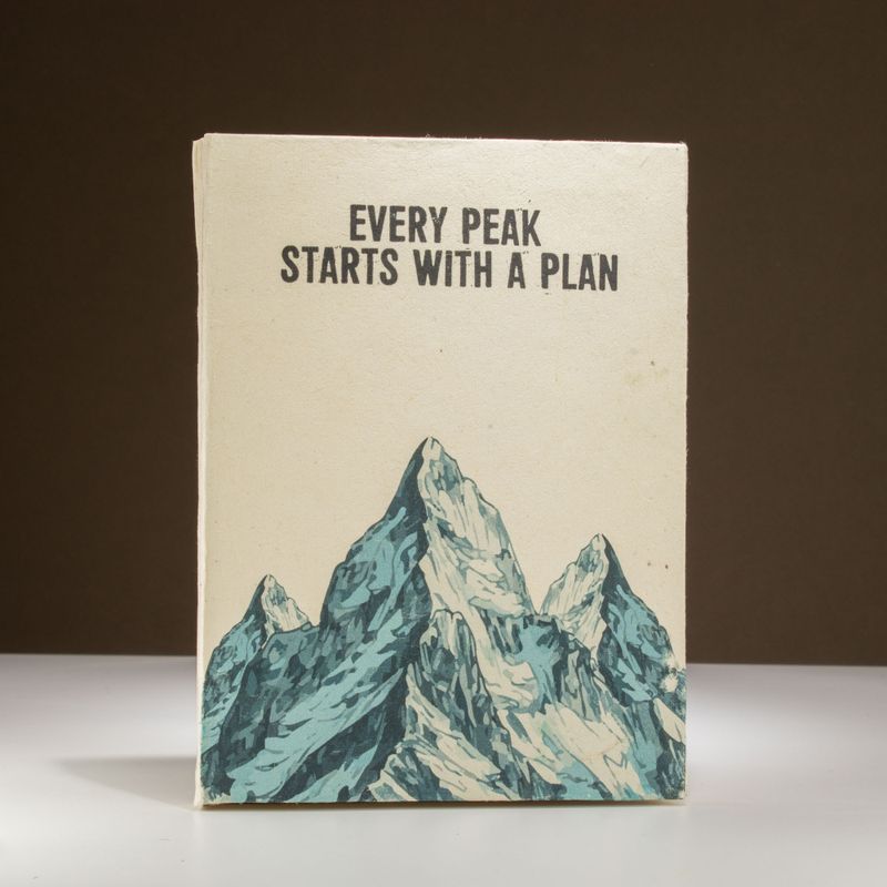 Velika Lokta Inspirativna Bilježnica (21x15 cm) – 45 listova – Every Peak – uključuje oznaku