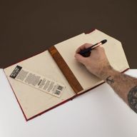 Velika Lokta bilježnica - upečatljiv cvjetni dizajn - 21×15cm, 45 listova s knjižnom oznakom – Ruby
