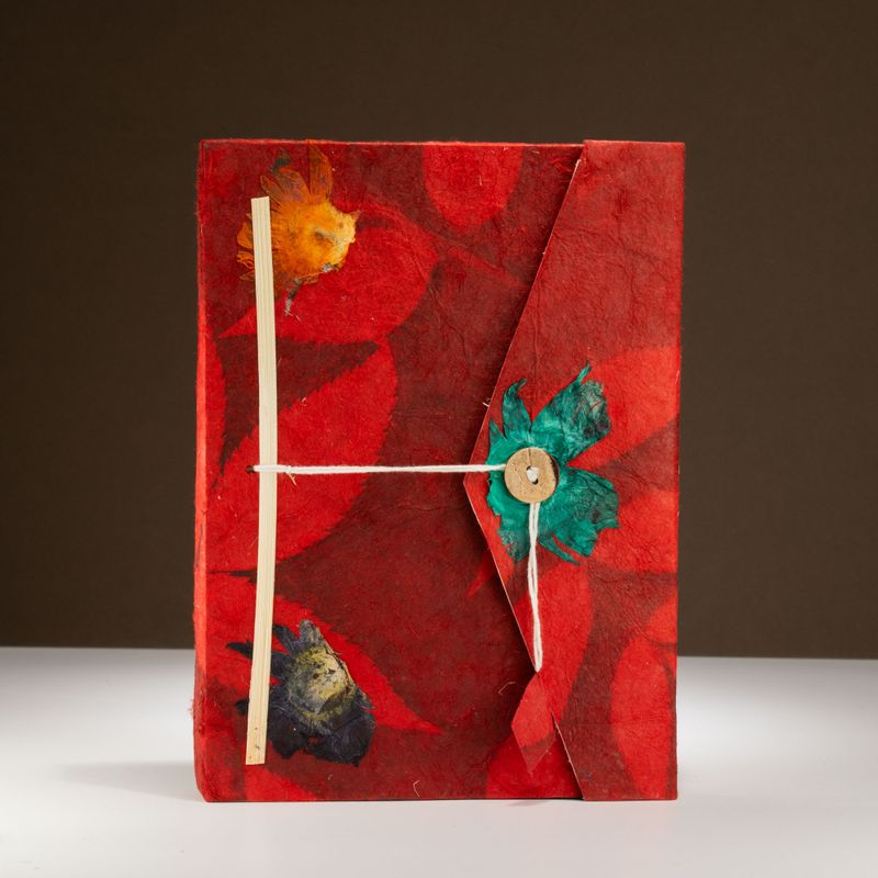 Velika Lokta bilježnica - upečatljiv cvjetni dizajn - 21×15cm, 45 listova s knjižnom oznakom – Ruby