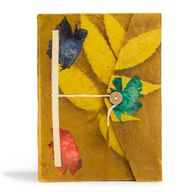 Velika Lokta bilježnica - upečatljiv cvjetni dizajn - 21×15cm, 45 listova s knjižnom oznakom – Mustard Brown