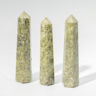 Kristalni obelisk, šesterostrani, približno 11 cm - Epidot