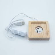 8 cm kvadratni drveni USB LED stalak - višebojan